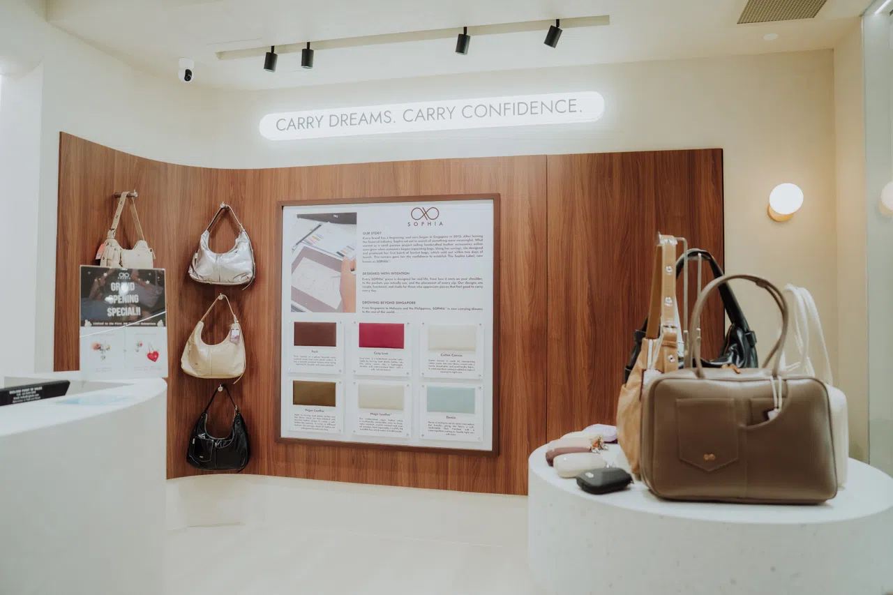 The Sophia Label店内有一块面料板，方便人们触摸体验。（品牌提供）
