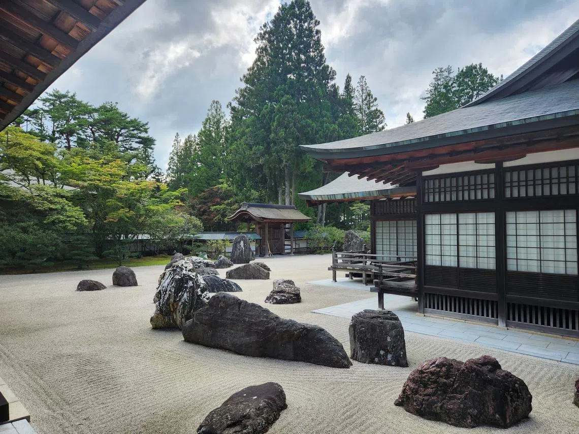 金刚峰寺内有日本最大的枯山水庭园“蟠龙庭”。（丁威摄）