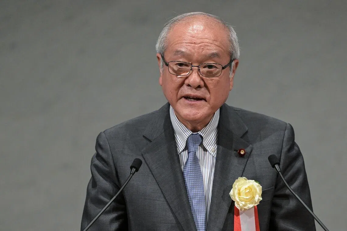 日本自民党新总裁高市早苗据传有意邀请前财政部长铃木俊一（图）当党干事长。铃木是已故前首相铃木善幸的长子，也是麻生的小舅子。（法新社）
