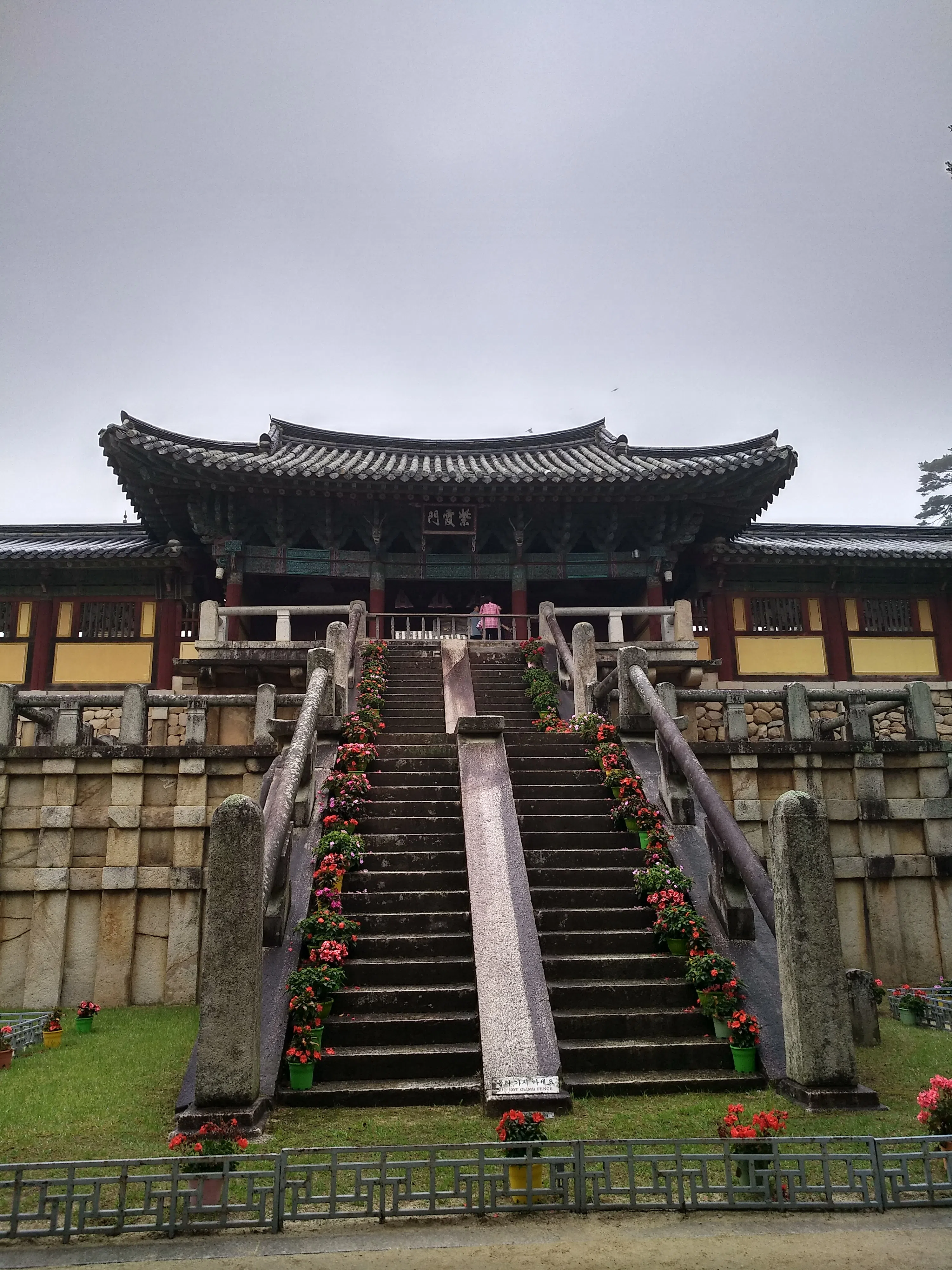 通往紫霞门的白云桥和青云桥。（小黛摄）