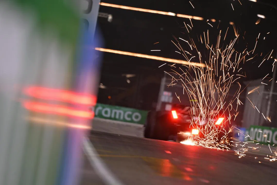 赛车驾驶舱的温度可达60摄氏度。（档案照片）