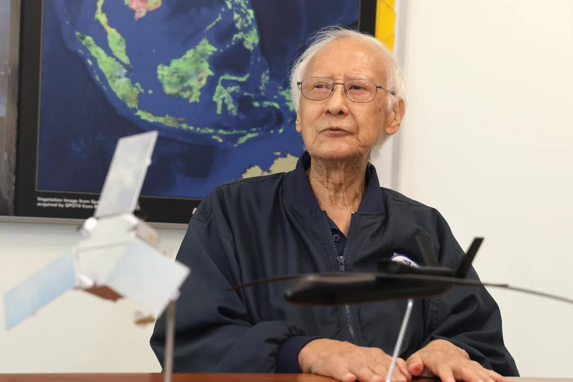 雷普权教授说，殊功勋章的荣誉属于与他并肩合作的同事，自己只是代为领取，并感谢上级的信任与团队的协作，强调跨机构知识共享所带来的协同效应。（邬福梁摄）