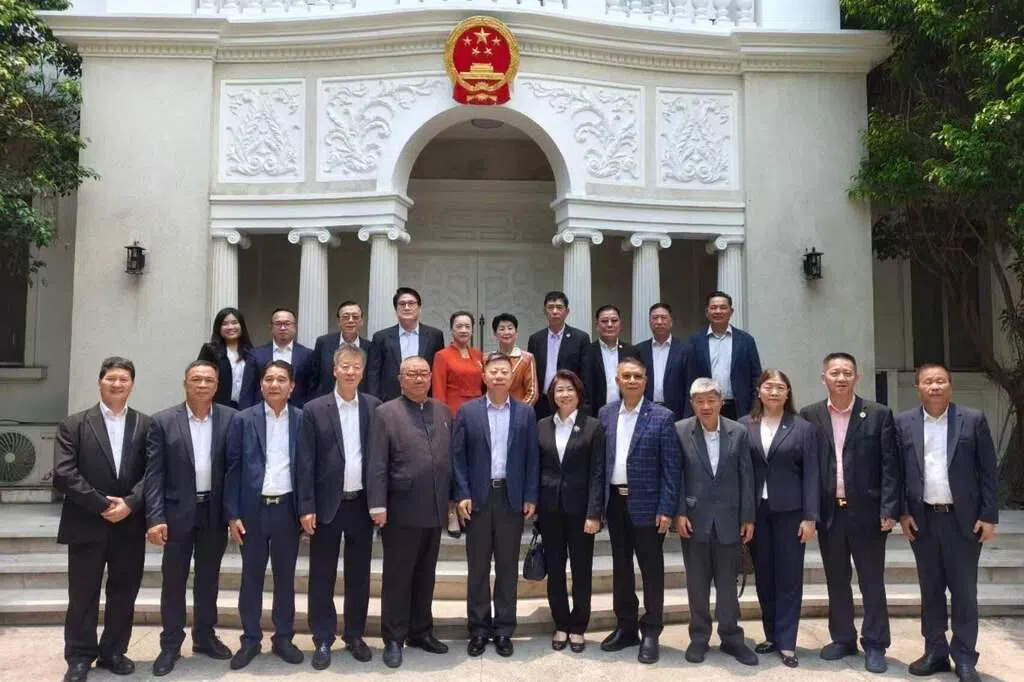 中国驻菲大使：两国紧张已趋缓 要多想办法以正压邪