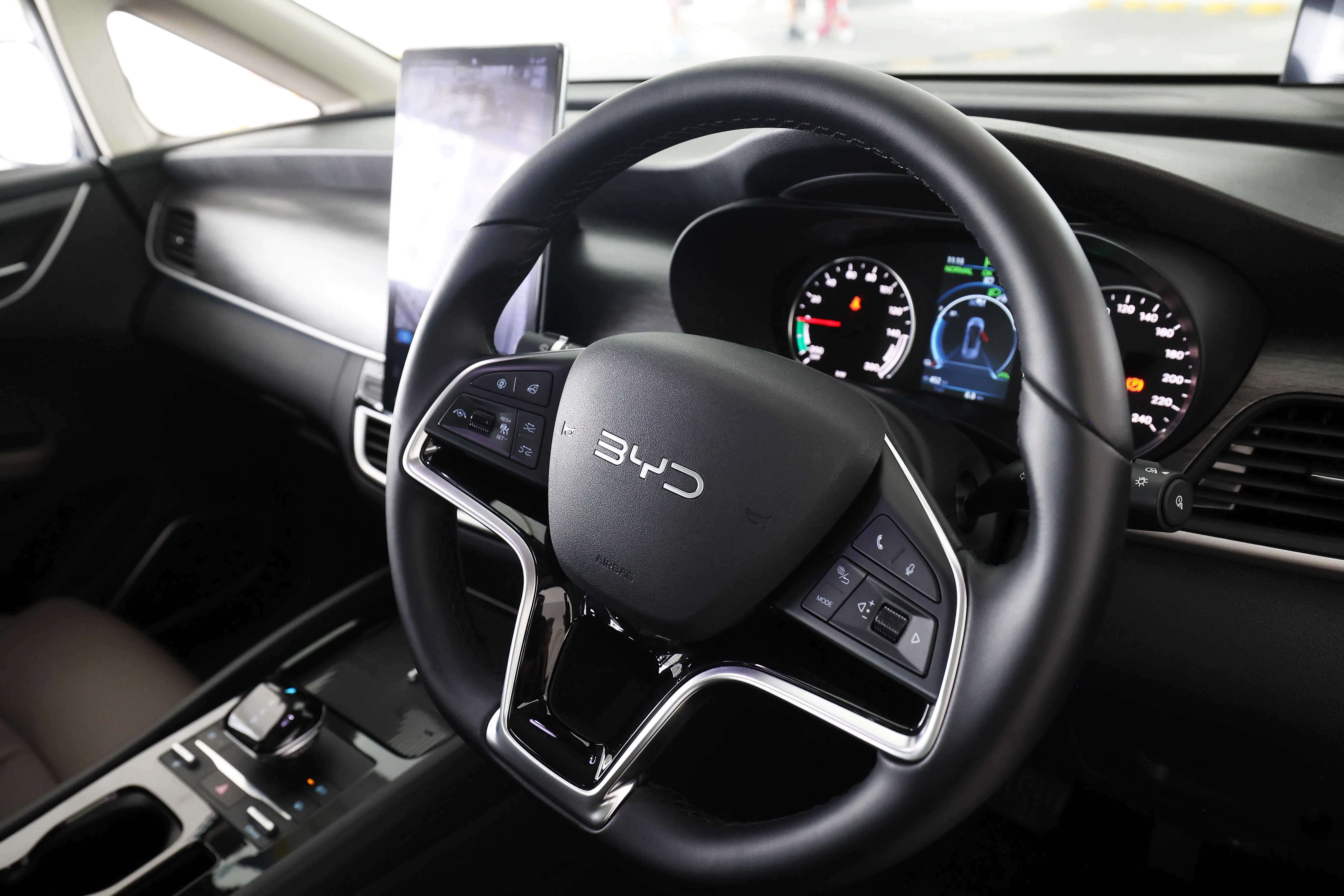 车子的方向盘和刹车反馈可以根据驾驶者喜好调节。（蔡家增摄）