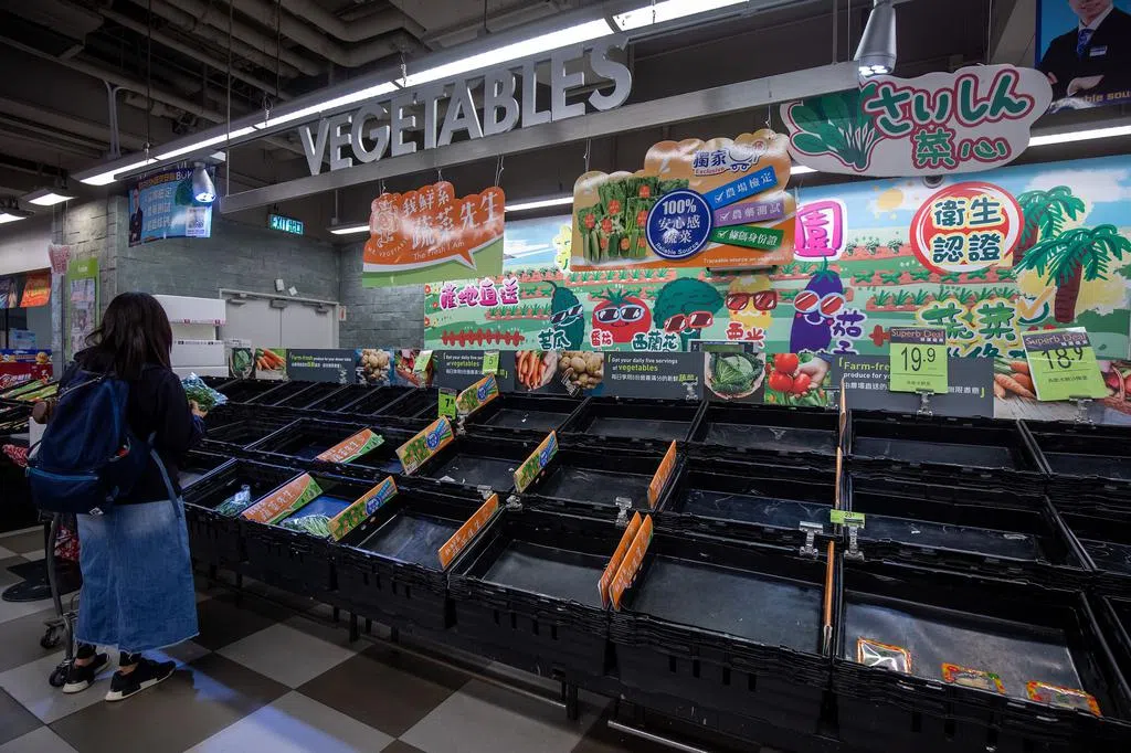 港明起收紧防疫聚会限两户社交限两人