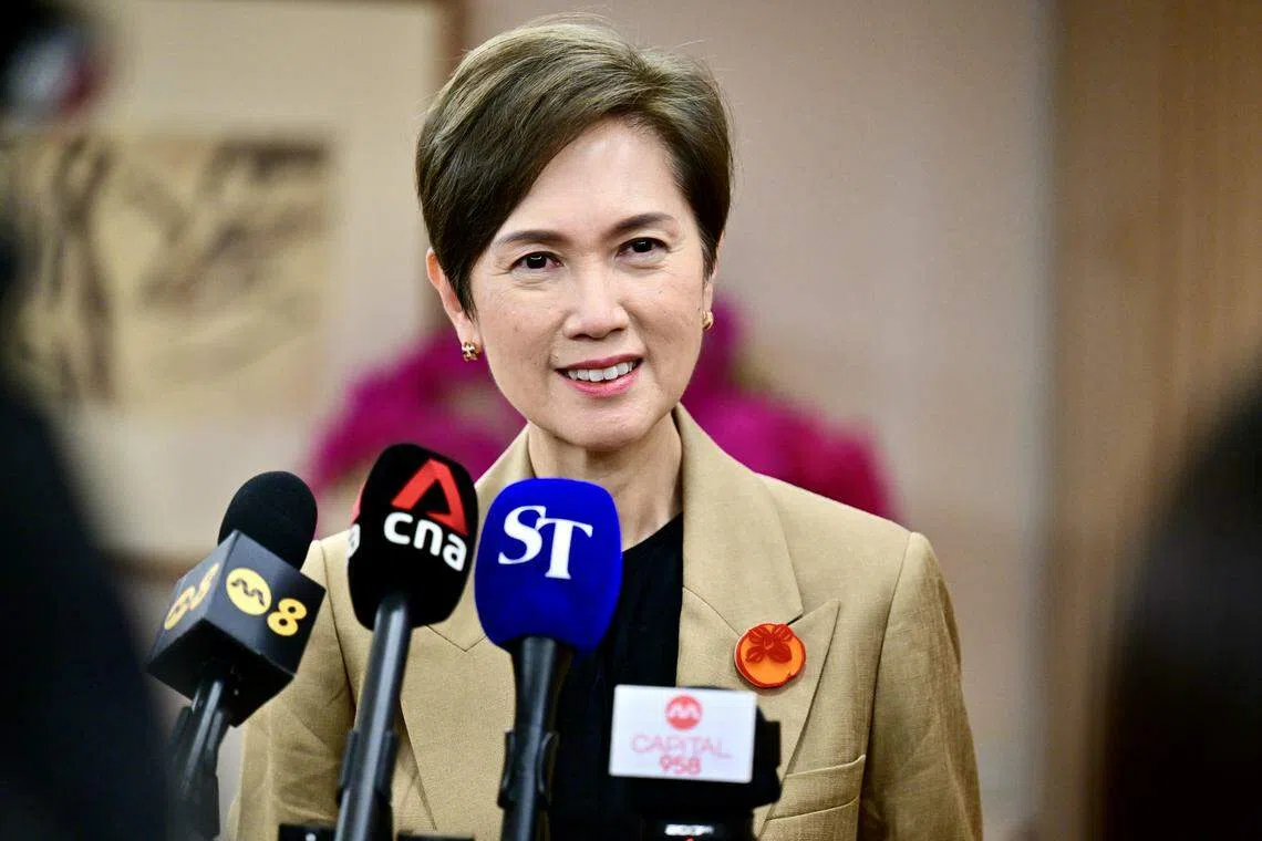 通讯及新闻部长兼内政部第二部长杨莉明受访时说，新加坡必须提前投资于高速网络基础设施，以便为未来做好准备，保持全球竞争力。（海峡时报）