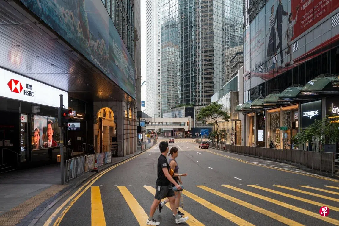 港股十号风球仍开盘香港交易员涌入豪华酒店| 联合早报