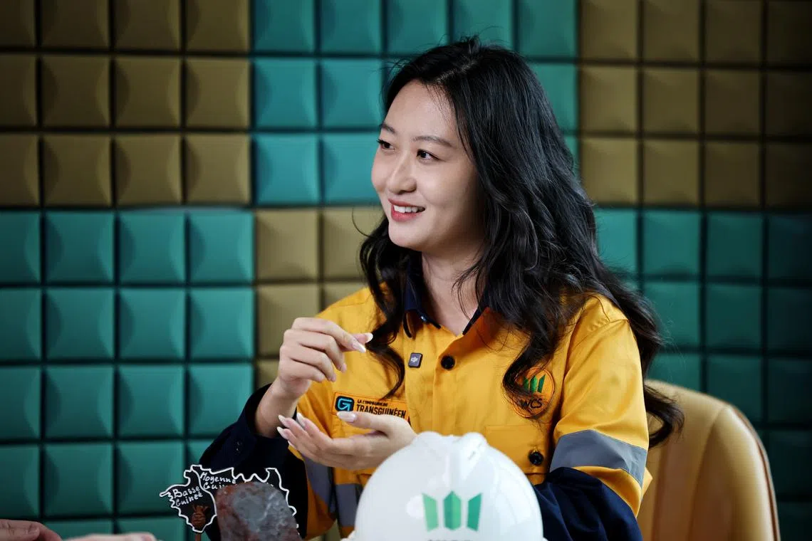 恬歌已在公司工作五年，期间多次往返几内亚，最长一次连续在几内亚呆了将近一个月。（陈渊庄摄）