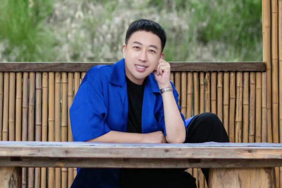 白鹿的经纪人于正（图）指Angelababy和白鹿的关系很好。（取自于正微博）