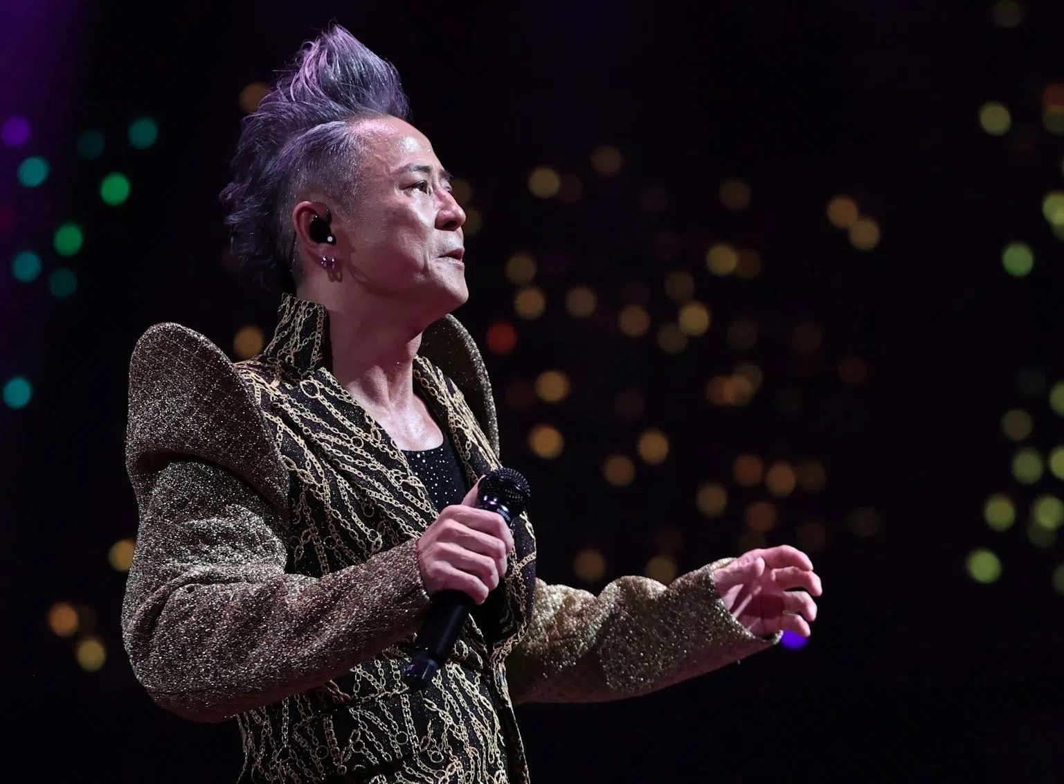 蔡一杰觉得要及时行乐。