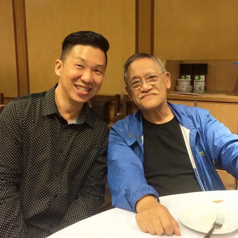 佘伟泰（左）找了吴耀汉演出《同在屋檐下》。（佘伟泰提供）