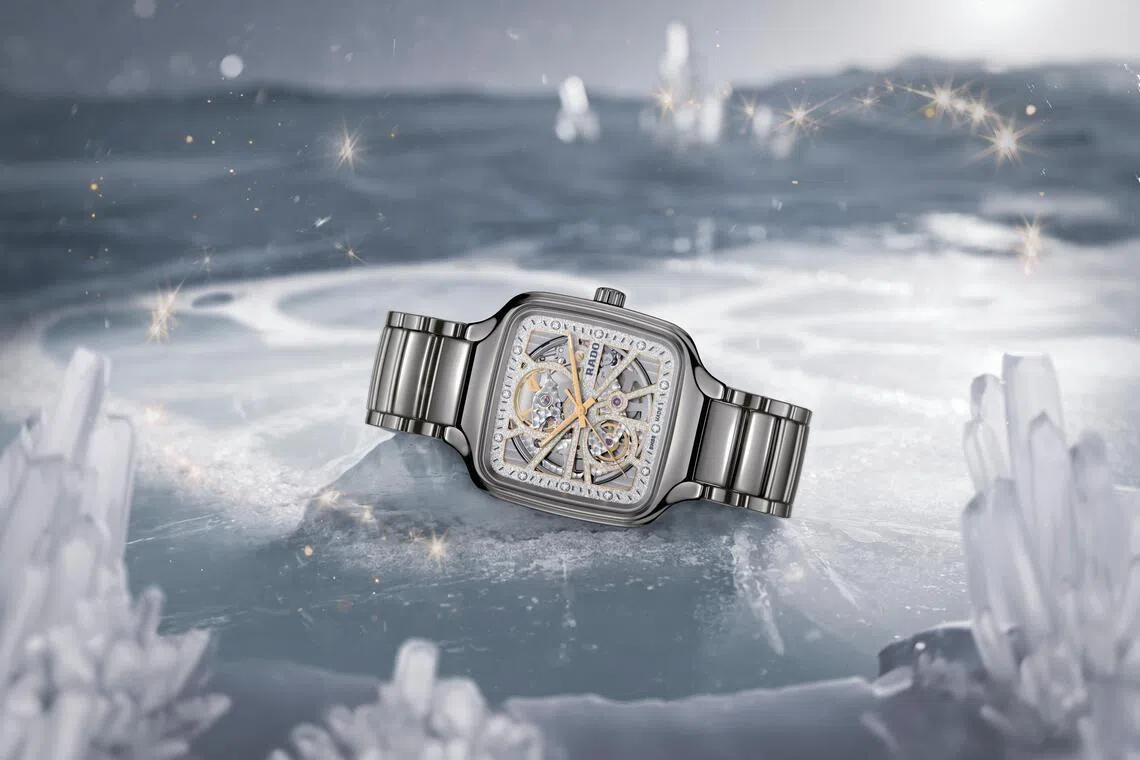 True Square等离子款承袭品牌一体成型高科技陶瓷工艺，光泽如铂。（雷达表提供）