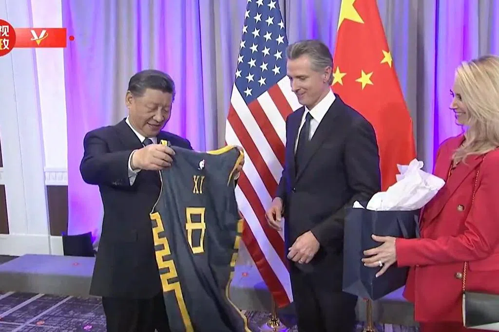 习近平获赠金州勇士中文球衣 纽森形容他为最有价值球员