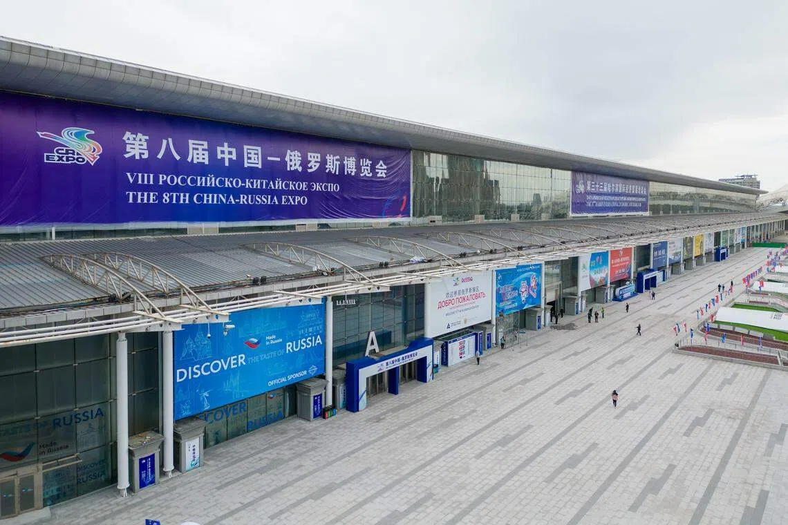 第八届中俄博览会将于5月16日至21日在黑龙江省哈尔滨市举行，俄罗斯总统普京将访问哈尔滨并出席博览会开幕式。图为博览会布展现场。（新华社）