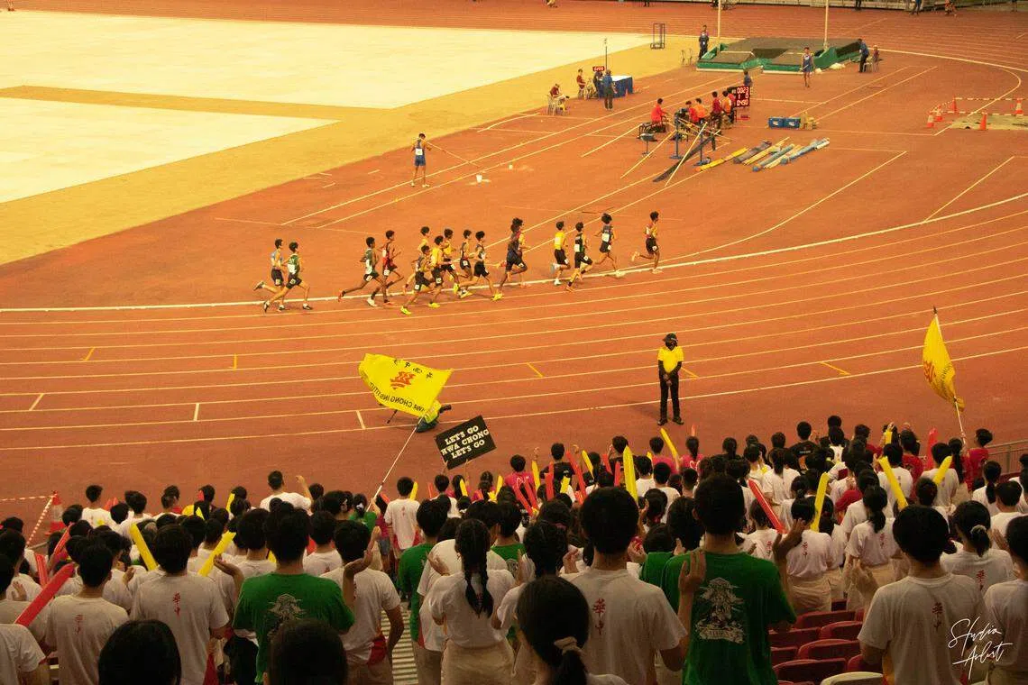 各校代表无不拼尽全力，将精彩的竞技过程奉献给观众。（华侨中学梁序嬣摄）