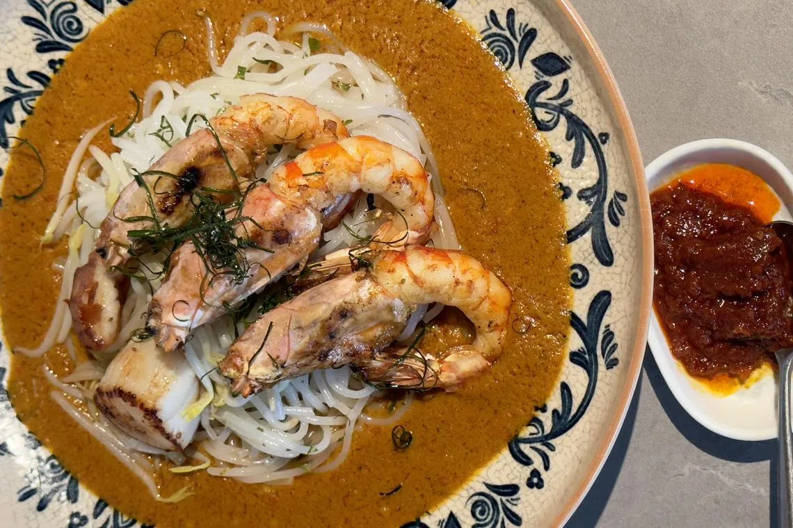 Kee’s的海鲜叻沙用料比一般叻沙精致。（餐馆提供）