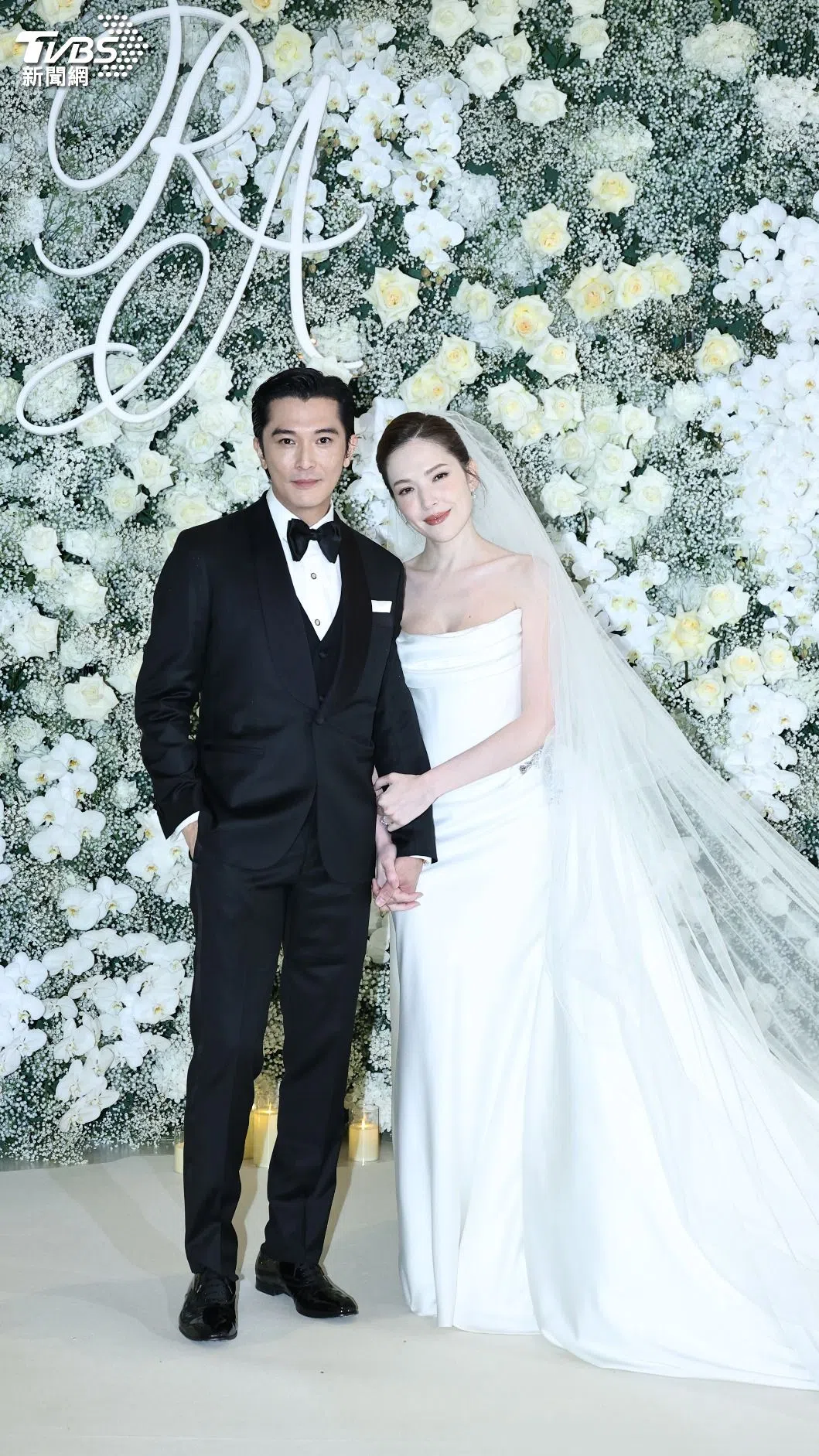 邱泽（左）与许玮甯的婚礼誓言感动全场。（TVBS新闻网）