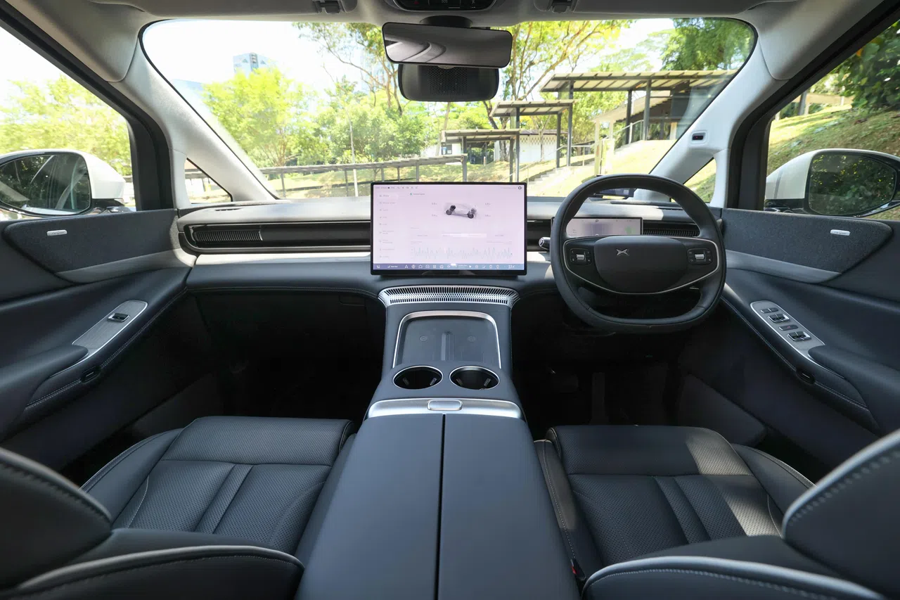 前排坐感舒适，配备通风、加热和按摩功能。（龙国雄摄）