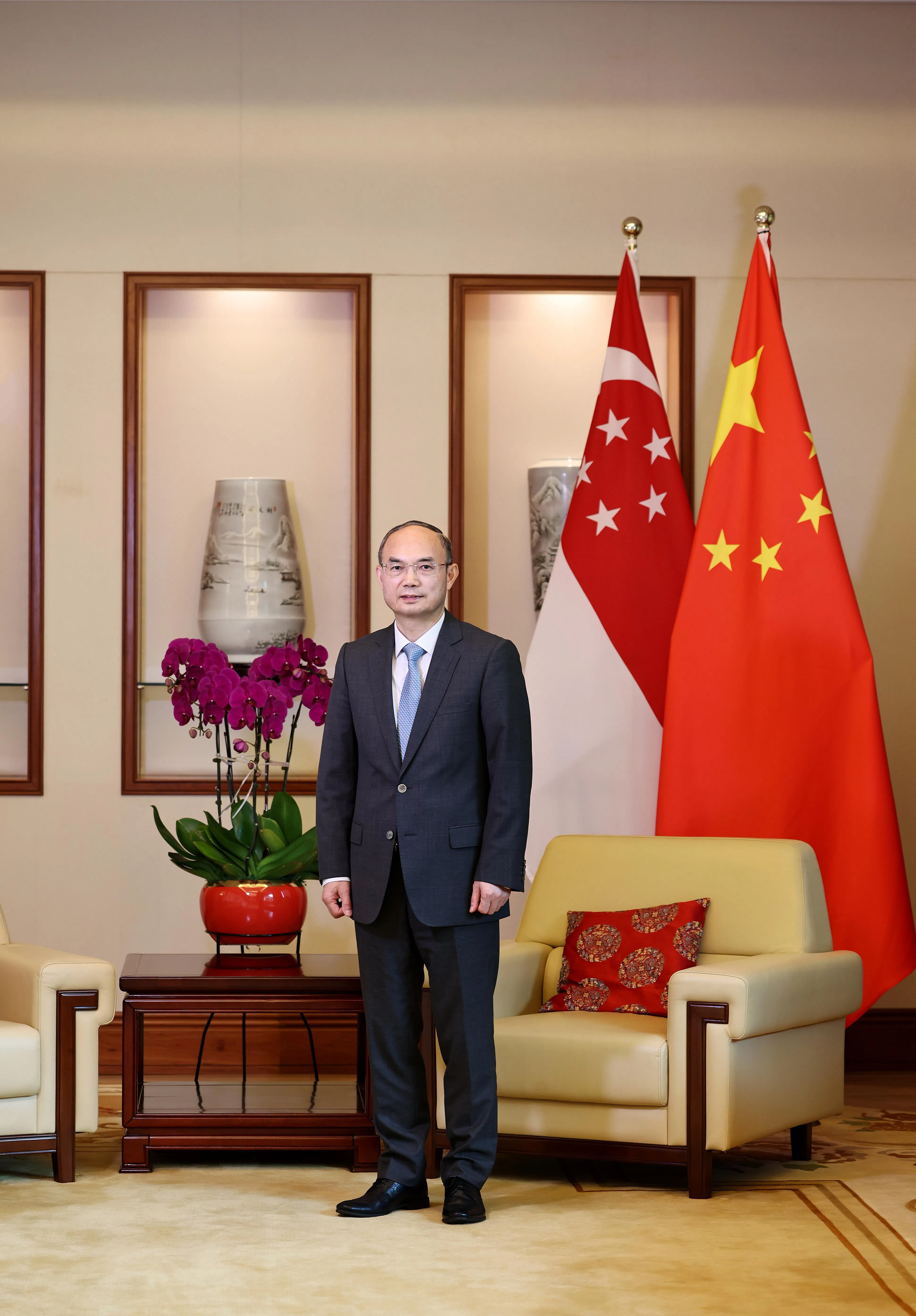 中国驻新加坡大使曹忠明9月29日在大使馆接受《联合早报》专访。（陈渊庄摄）