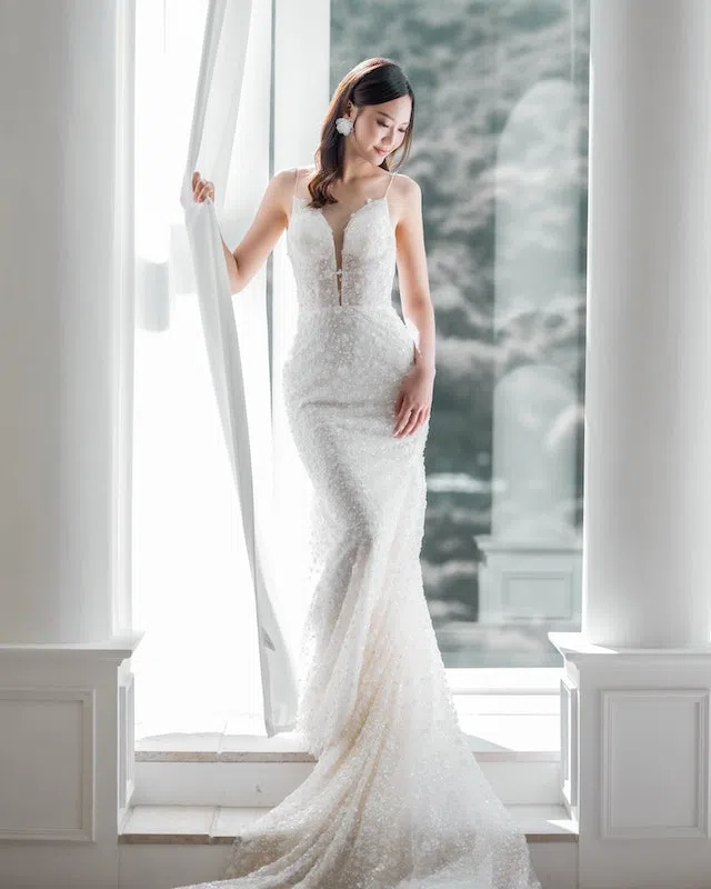 麦诗敏的婚纱照尽显玲珑浮凸身材。（互联网）