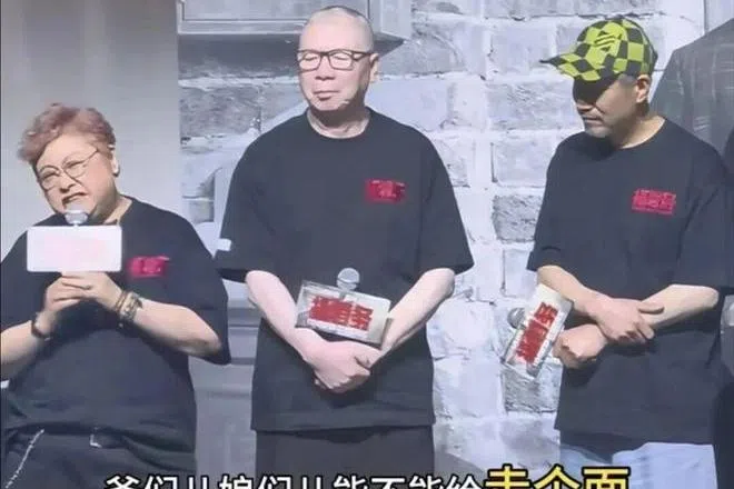 中国歌星韩红据报为“走个面儿”致歉 胡锡进称是对明星的网暴