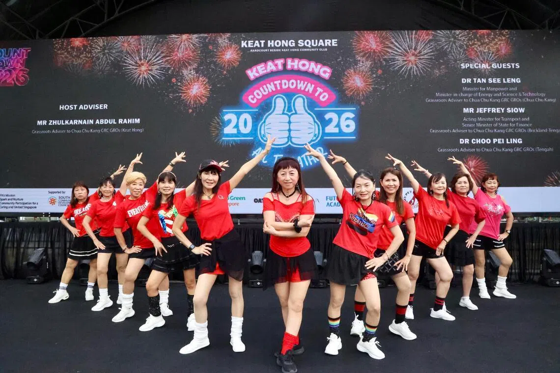 下午5时许，吉丰跨年庆祝的表演者正在进行最后一轮的彩排。（邝启聪摄）