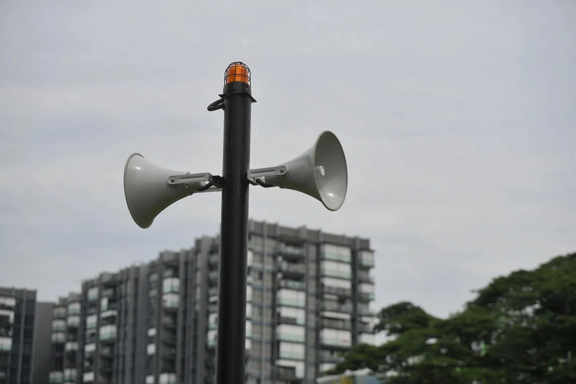 水位感应器会在湖水淹没步道前触动警报，亮起警示灯和以四种语言播放广播，通知公众尽快离开湖边。（谢智扬摄）