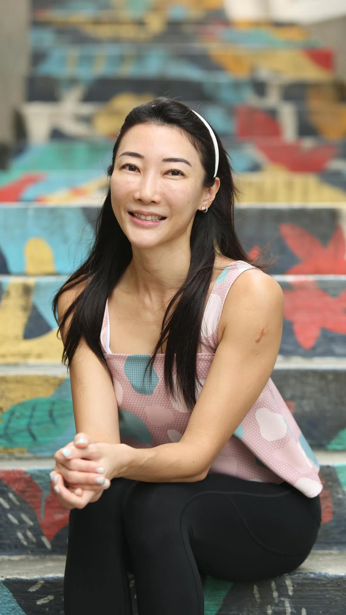 黄晓慧接受专业的面部瑜伽和刮痧培训，帮助更多人通过天然手法打造面部轮廓美。（李姿仪摄）