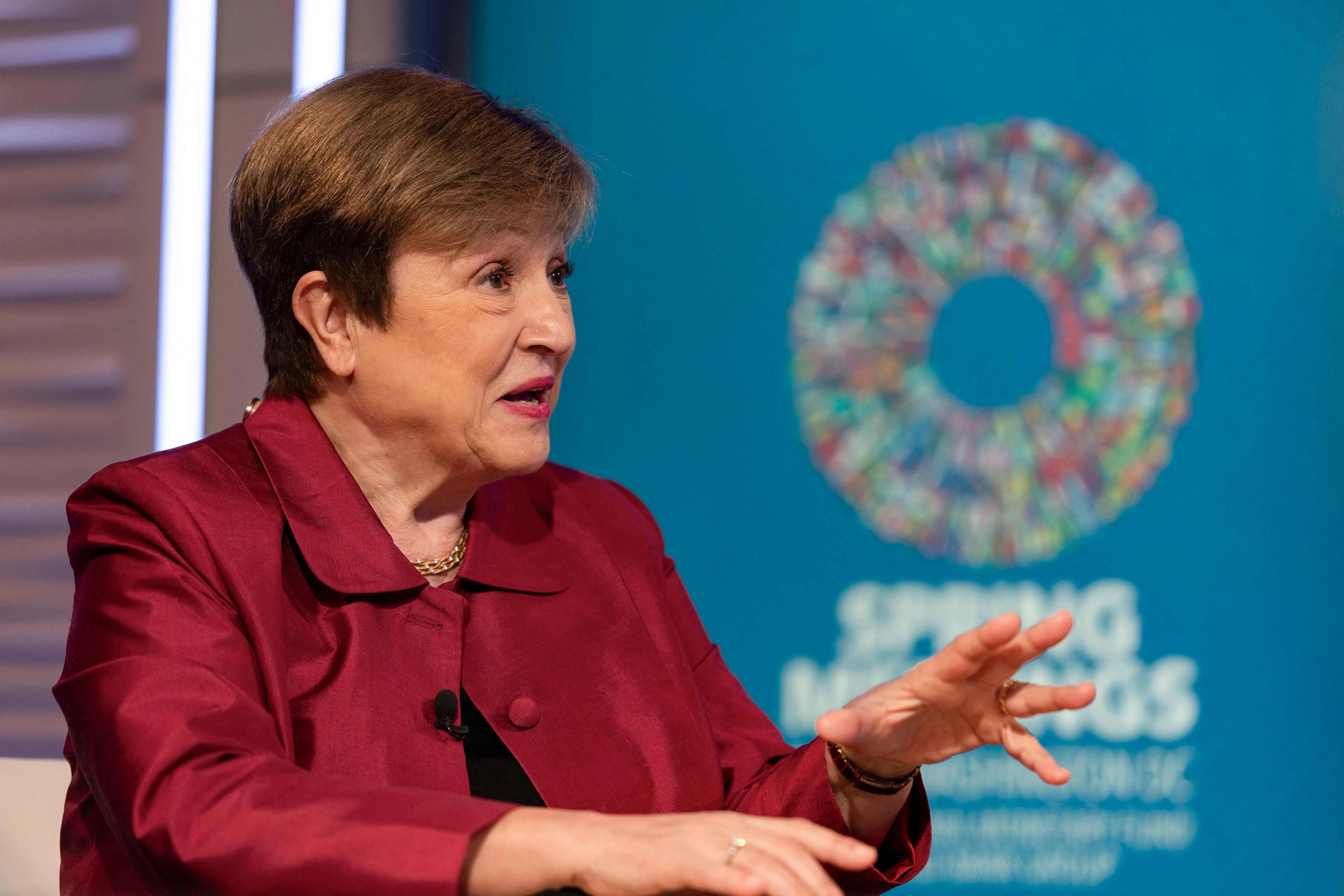 国际货币基金组织总干事格奥尔基耶娃星期四（4月9日）说，受中东战事影响，国际货币基金组织将下调今年全球经济增长率。（法新社）