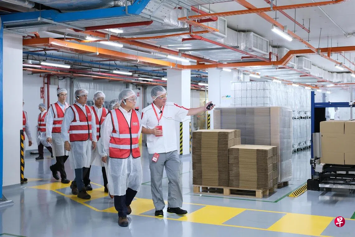 可口可乐新加坡厂自动化努力受认可| 联合早报