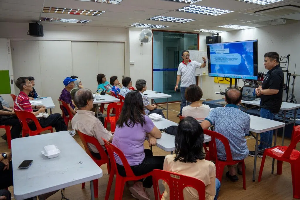 当“名人”“亲人”找上你 学会“五不一问”识破AI骗局