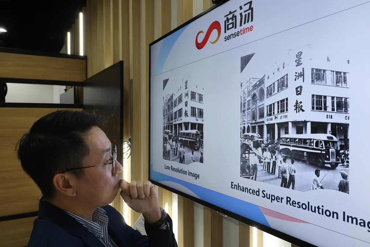 早报会用商汤的“超分辨率”（Super Resolution）技术来修复低质量的照片，例如早报的旧档案照。一些照片可追溯至1920年代，极具历史意义，经处理后只需几秒钟就能让画面焕然一新。（唐家鸿摄）