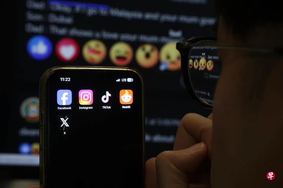 专家与家长支持加强对年轻社媒用户的保护，并指出青少年更容易受到算法影响，不能把沉迷问题单纯归咎于缺乏自控力，平台也须承担保护责任。 （何家俊摄）
