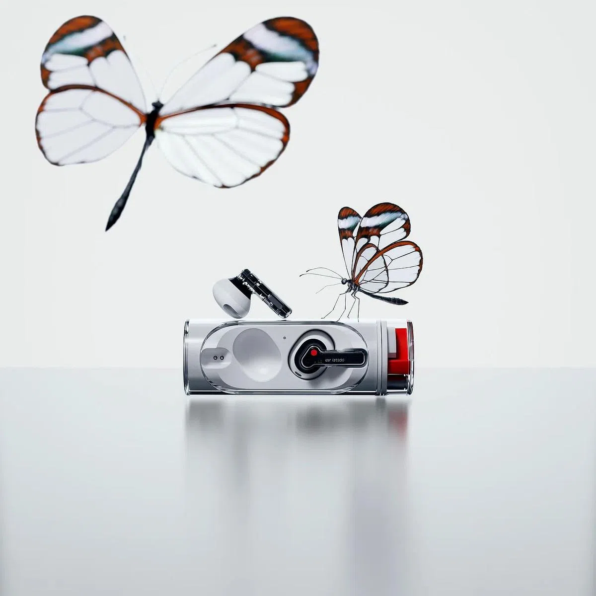 Ear（stick）圆柱形充电盒设计灵感来自口红。（厂商提供照片）