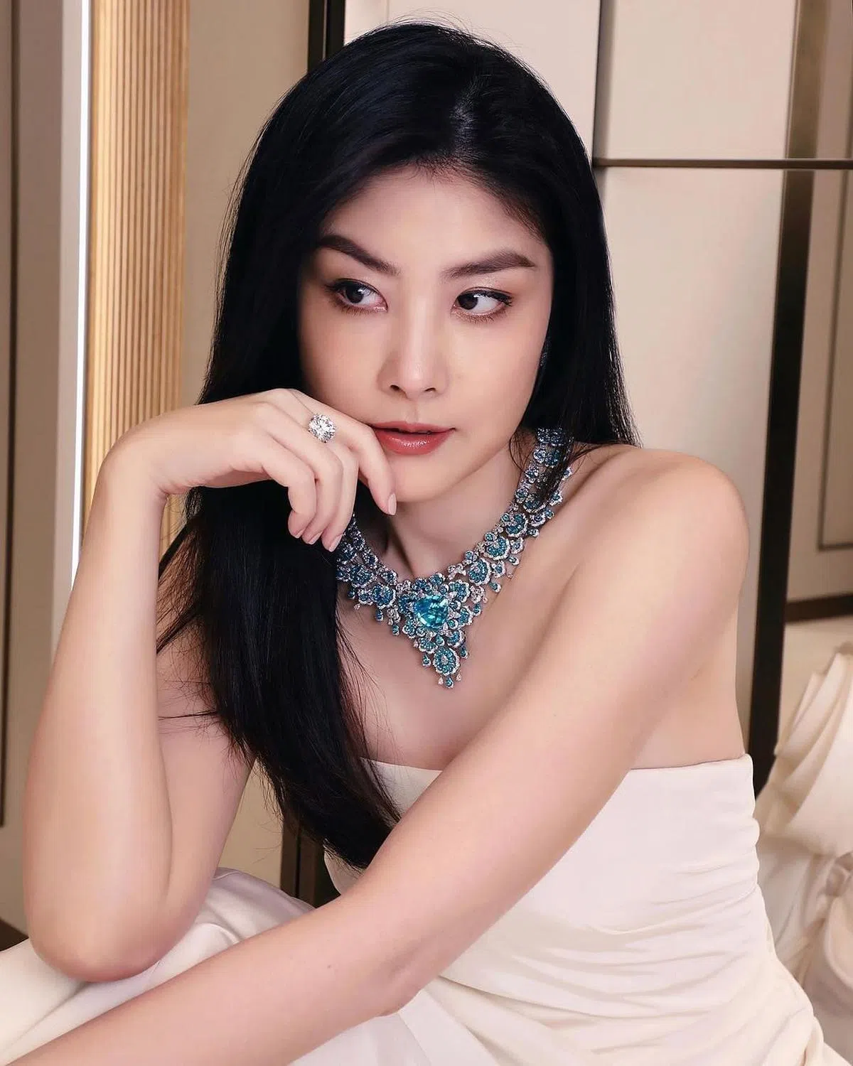 陈慧琳复工后拍摄的照片看不出脸部疤痕和浮肿。（取自艺人IG）