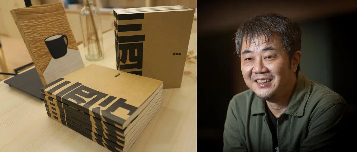 本地作家黄凯德（陈来福摄）与他于2016年自费出版的首本诗集《三四行》。（城市书房提供） 