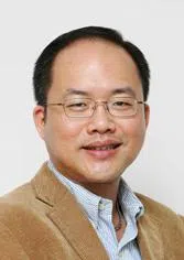 早报言论组主任叶鹏飞特别感谢早报读者的宏观视野，不单纯从自己的角度或利益出发，或是盲目追求一些标新立异的看法，而是相当顾全大局地思考和肯定社会现象。（档案照片）