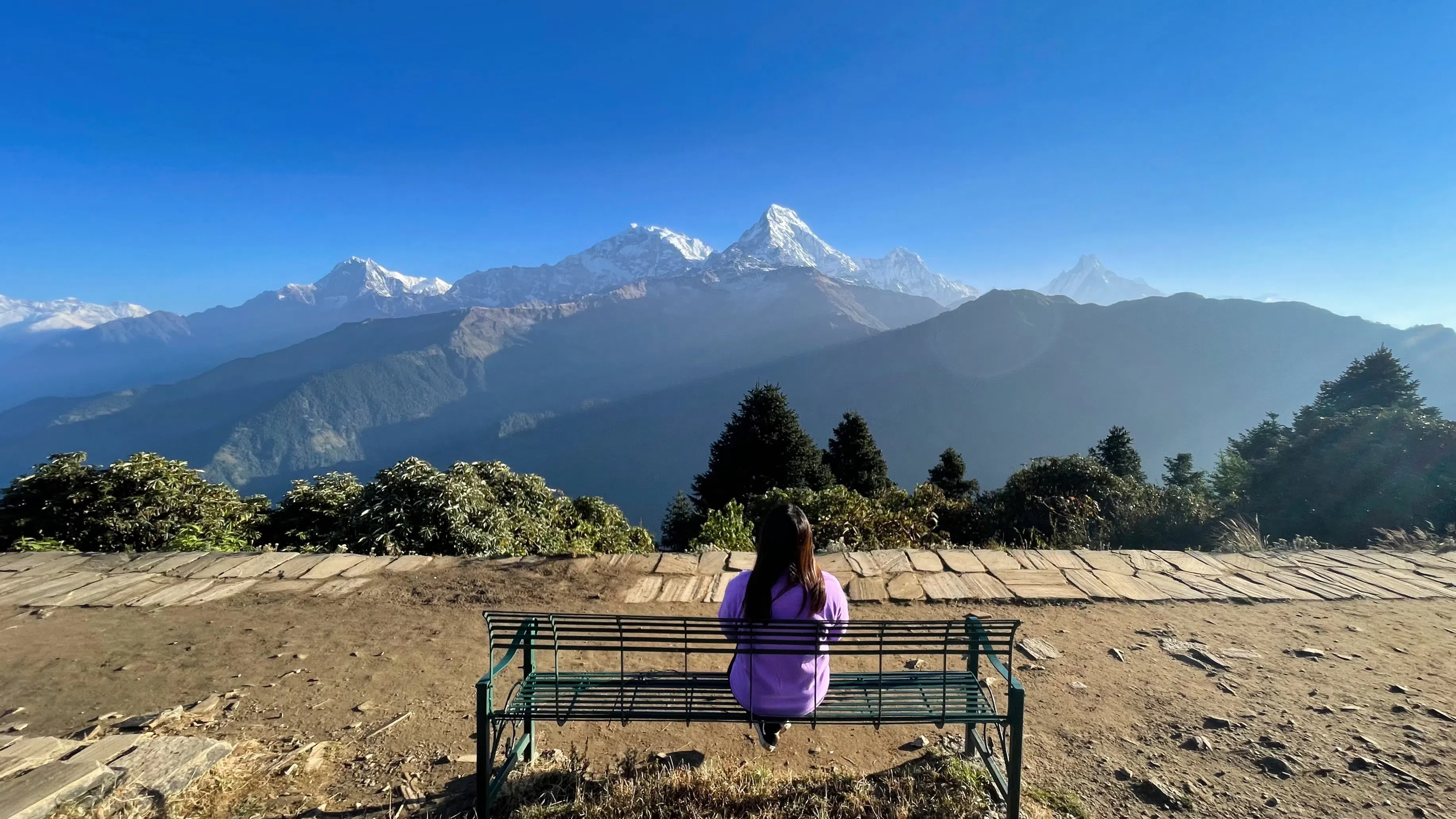 在布恩山山顶，安纳布尔纳山脉一览无遗。（洪伟喜摄）