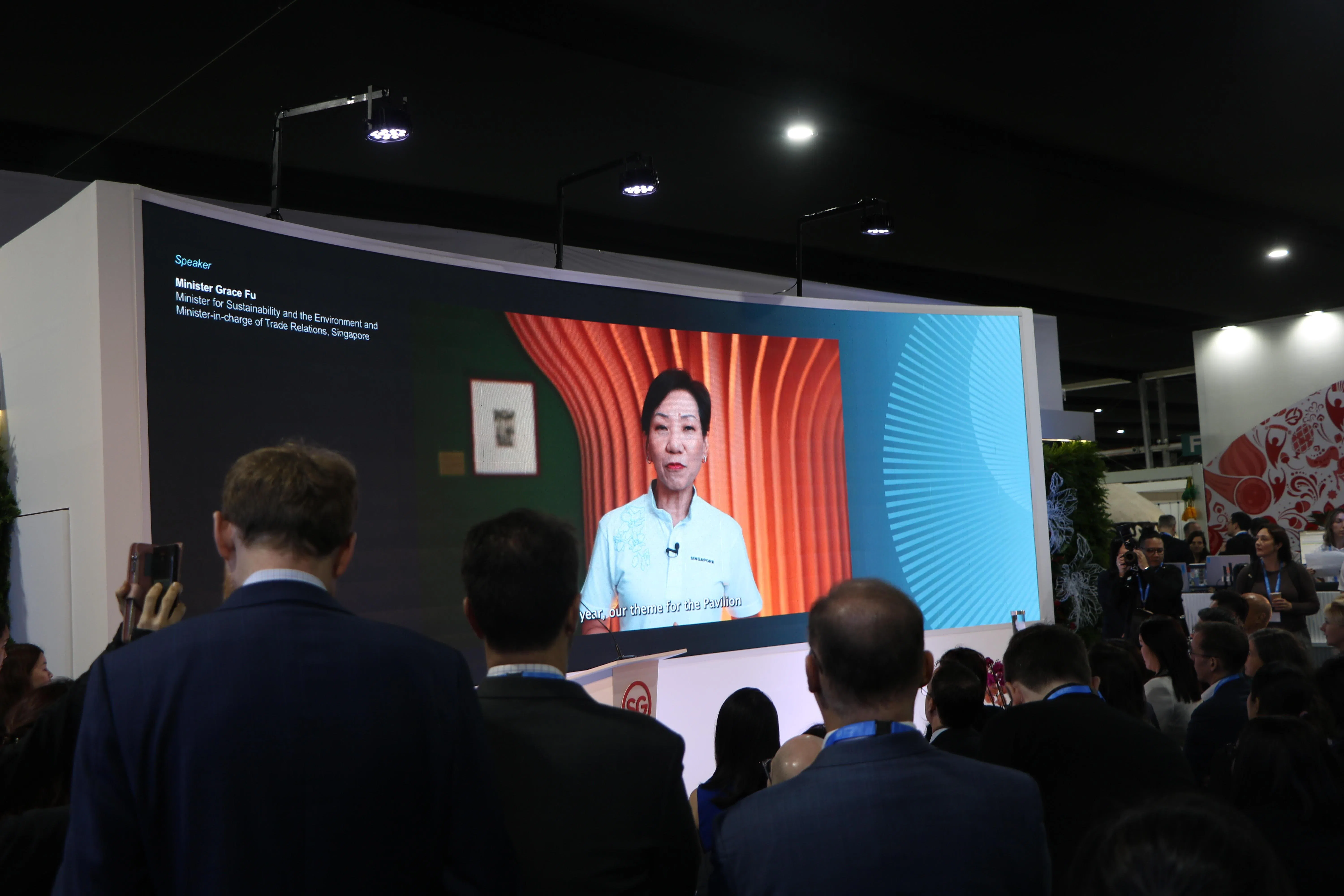 永续发展与环境部长傅海燕星期二通过预录视频，为COP29新加坡馆开幕致辞时宣布，接下来，合作伙伴每提供一元的优惠资本，新加坡政府将配对提供一元优惠资本，以加速资金流动，推动亚洲的可持续发展。（蔡玮谦摄）
