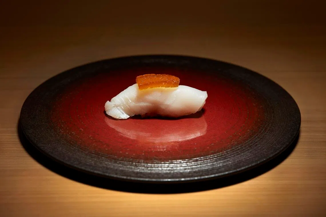 日本餐馆小康和，以江户前寿司为路线，本月推出周年套餐。（餐馆提供）