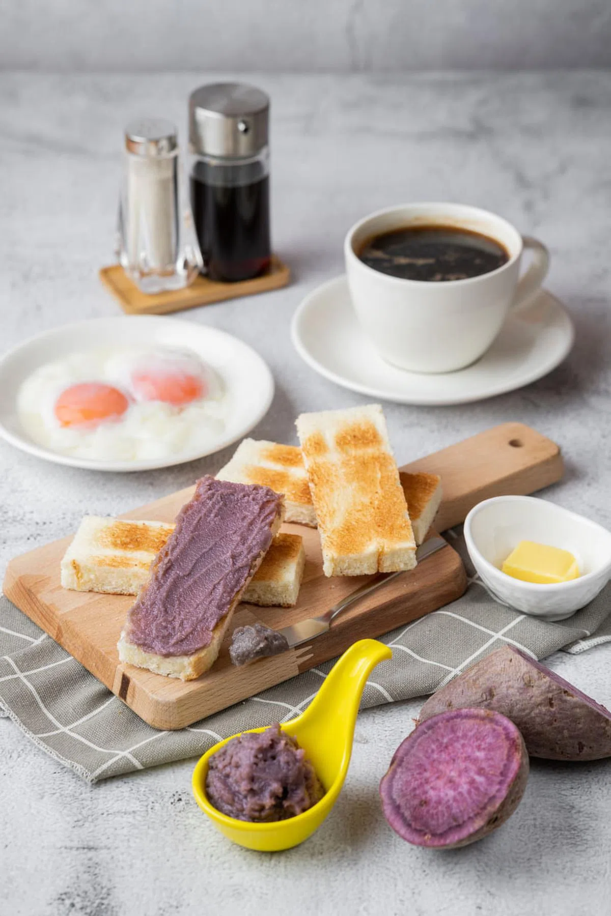 风味十足的日式紫薯咖椰土司套餐。（餐馆提供照片）