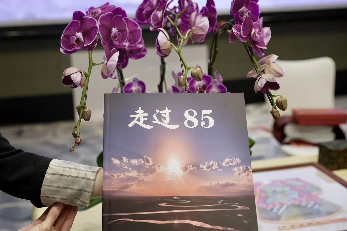 龙溪会馆发布《走过85》特刊，回顾会馆历史，也记录先贤事迹。（龙溪会馆提供）
