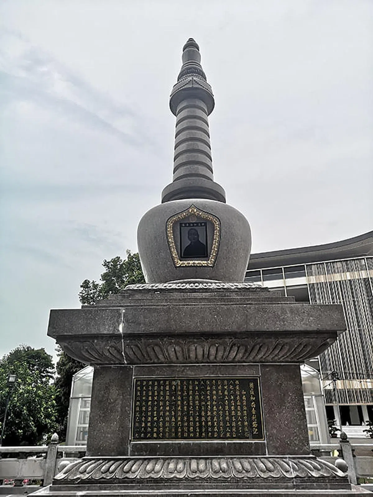 本地佛教界先驱转道法师舍利塔。