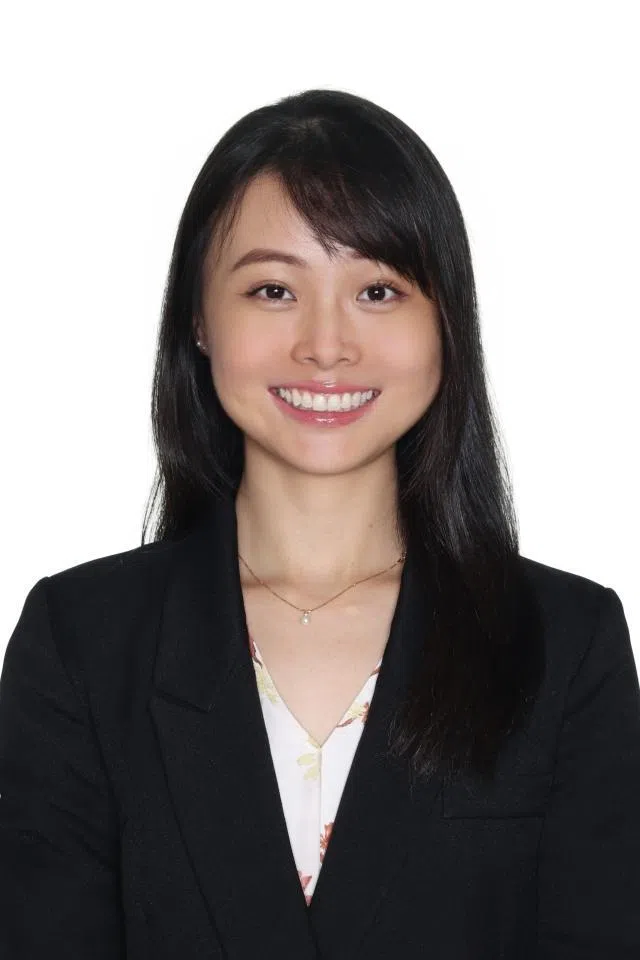 药剂师陈韦杉提醒，服药不应被视为负担，而是一种照顾自己的方式。（黄廷方综合医院提供）