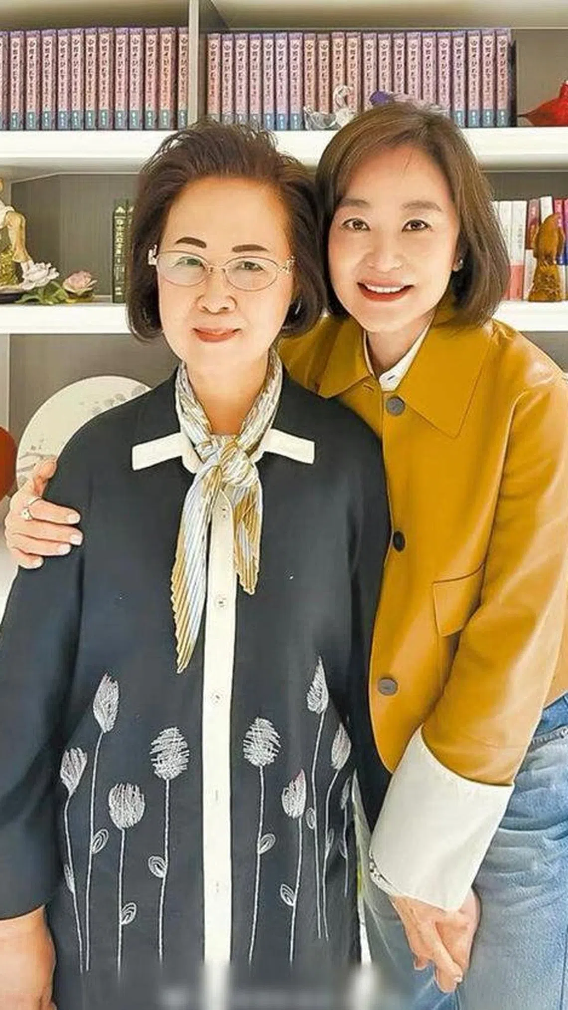 林青霞当年以琼瑶电影《窗外》出道，迅速窜红。（互联网）