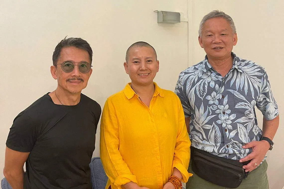 陈庆力（右起）、琼英卓玛与何国杰携手合作动画片《悲悯大地》。（陈庆力提供）