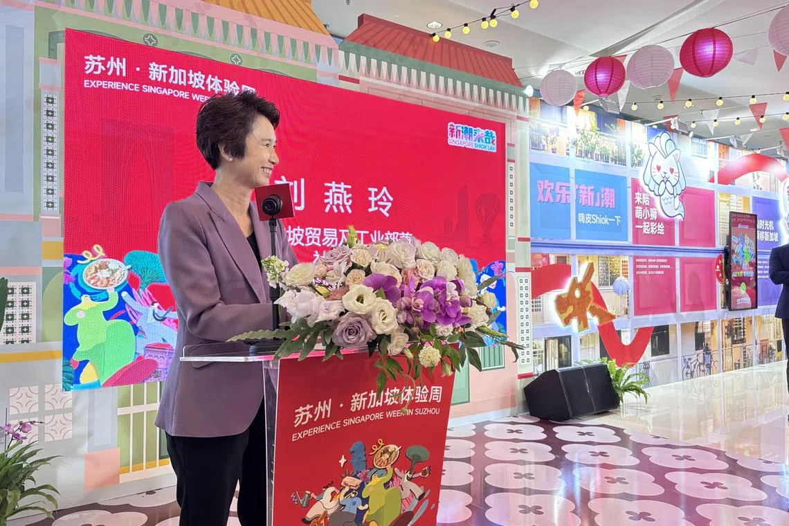 贸工部兼文化、社区及青年部高级政务部长刘燕玲星期四（7月11日）在“苏州·新加坡体验周”上致辞。（黎康摄）