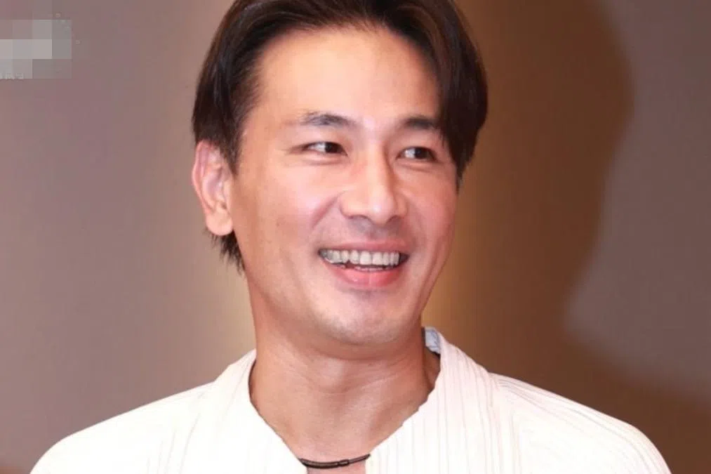 台湾乡土剧男神傅子纯演过多部八点档，因《新兵日记》《廉政英雄》《后山日先照》《血观音》和《爱的荣耀》等走红。6月7日却传