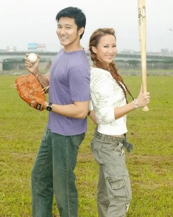 立威廉（左）曾拍摄李玟歌曲《愛在85度C》的MV。（取自艺人IG）