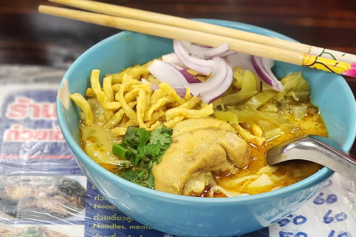 清迈的Khao Soi简单美味，一般会加鸡腿。（陈爱薇摄）